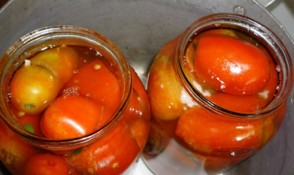 Рецепт самых вкусных помидоров на зиму: Выпьешь даже рассольчик!!!